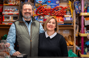 Las tiendas de proximidad se consolidan como canal imprescindible para el consumo local