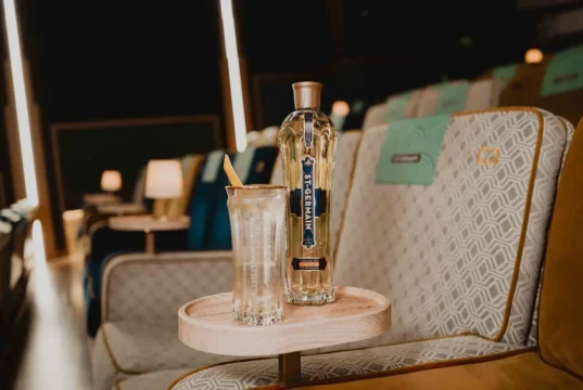 ST-GERMAIN LLEVA EL CINE FRANCÉS A MADRID CON UN CICLO ESPECIAL EN OCINE URBAN CALEIDO Saint Germain Spritz