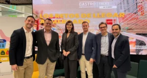 El Ayuntamiento de Madrid y Varma Food & Care Estrella Martín, Directora General de Emprendimiento y representantes del Grupo Varma