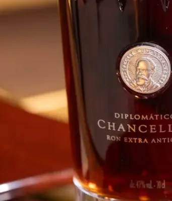DIPLOMÁTICO “CHANCELLOR”, EL RON MÁS EXCLUSIVO DE SU COLECCIÓN