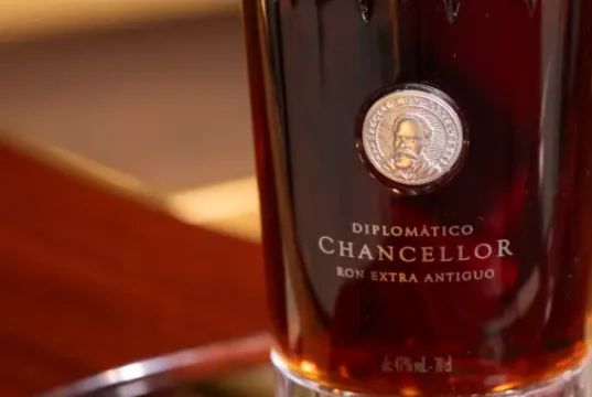 DIPLOMÁTICO “CHANCELLOR”, EL RON MÁS EXCLUSIVO DE SU COLECCIÓN