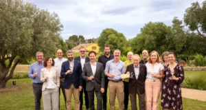 Familia Torres se une a la comunidad global B Corp™ Las bodegas de Familia Torres en España y Chile obtienen la certificación B Corp con una puntuación de 121,3 puntos, muy por encima del mínimo requerido (de 80