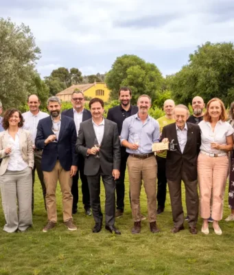 Familia Torres se une a la comunidad global B Corp™ Las bodegas de Familia Torres en España y Chile obtienen la certificación B Corp con una puntuación de 121,3 puntos, muy por encima del mínimo requerido (de 80