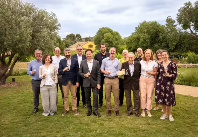 Familia Torres se une a la comunidad global B Corp™ Las bodegas de Familia Torres en España y Chile obtienen la certificación B Corp con una puntuación de 121,3 puntos, muy por encima del mínimo requerido (de 80