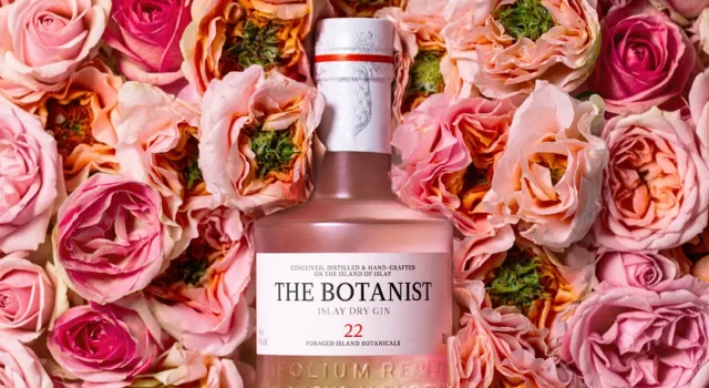 THE BOTANIST: LA GINEBRA QUE RECOGE A MANO LA ESENCIA SALVAJE DE LA ISLA DE ISLAY The Botanist Gin