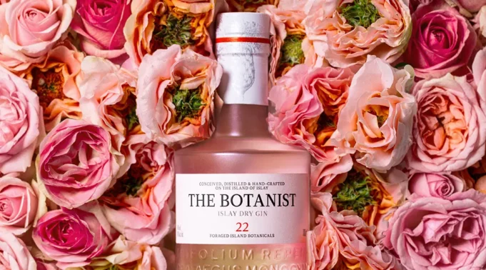 THE BOTANIST: LA GINEBRA QUE RECOGE A MANO LA ESENCIA SALVAJE DE LA ISLA DE ISLAY The Botanist Gin