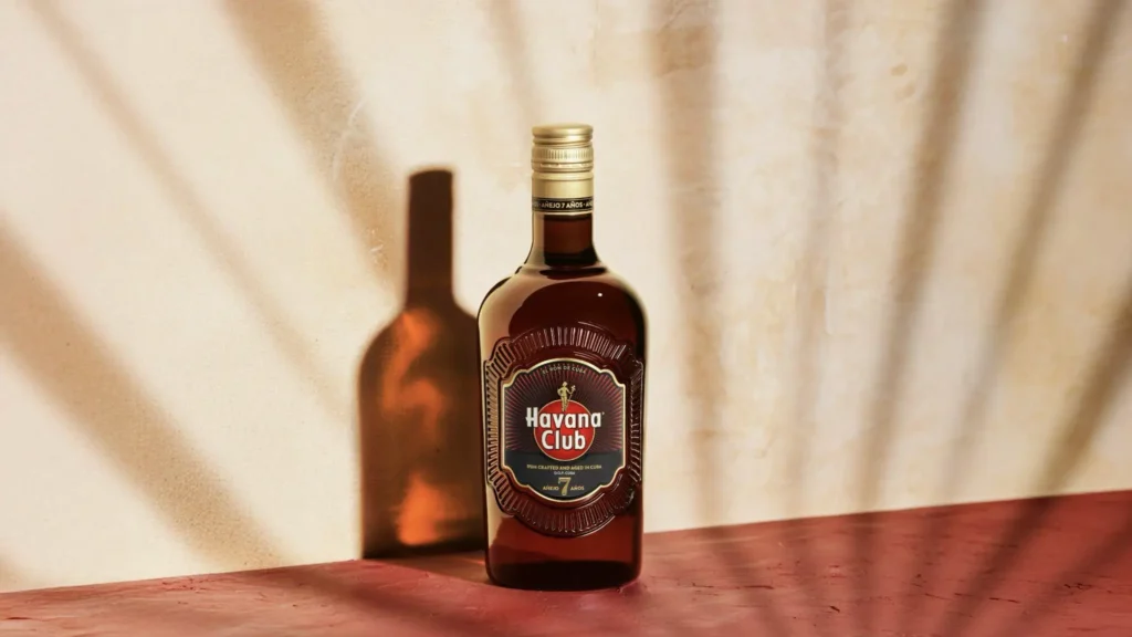 Havana Club 7 renueva su botella con un diseño que rinde homenaje al alma, la arquitectura y la energía de La Habana.