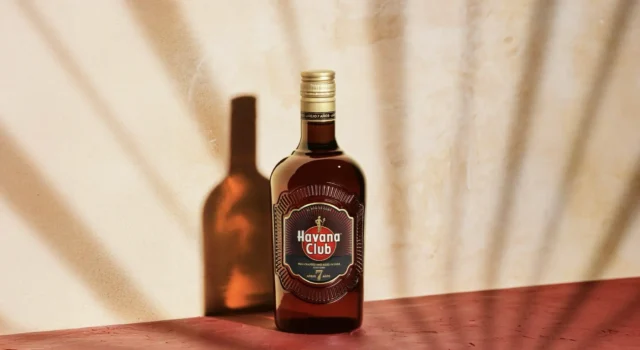 Havana Club 7 Años estrena nuevo diseño inspirado en el alma de La Habana Havana Club 7 renueva su botella con un diseño que rinde homenaje al alma, la arquitectura y la energía de La Habana.
